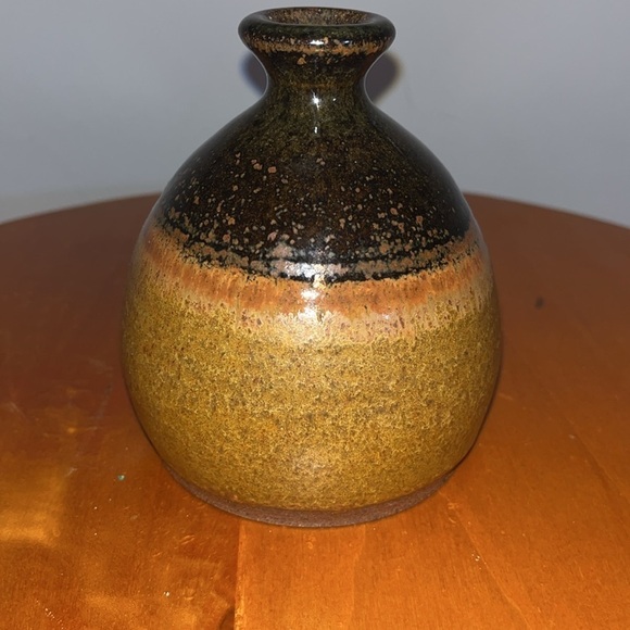 A vintage Mid-Century Modern studio pottery vase, likely from the 1970s. - Picture 2 of 4
